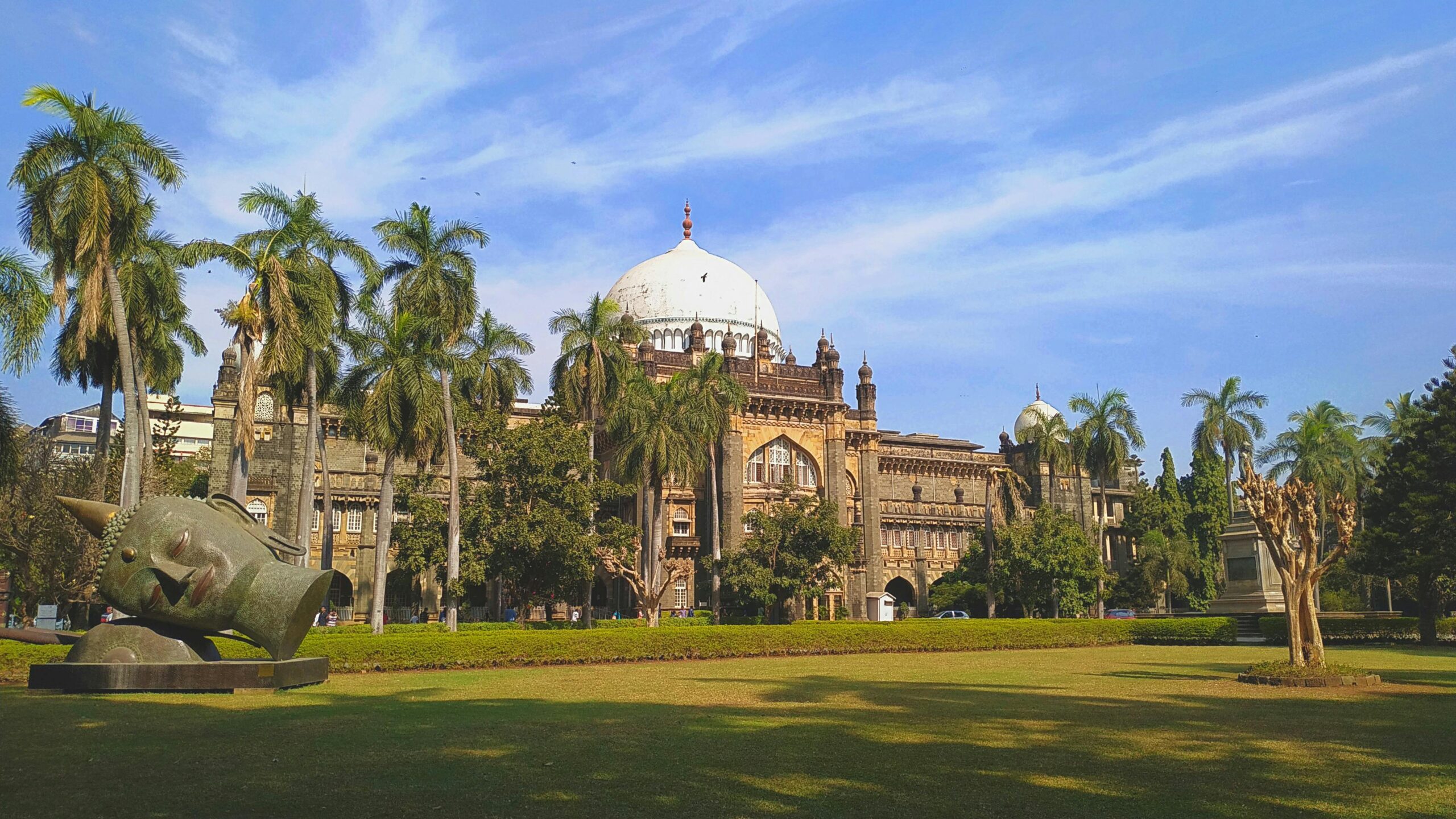 The majestic architecture of the Chhatrapati Shivaji Maharaj Vastu Sangrahalaya in Mumbai.